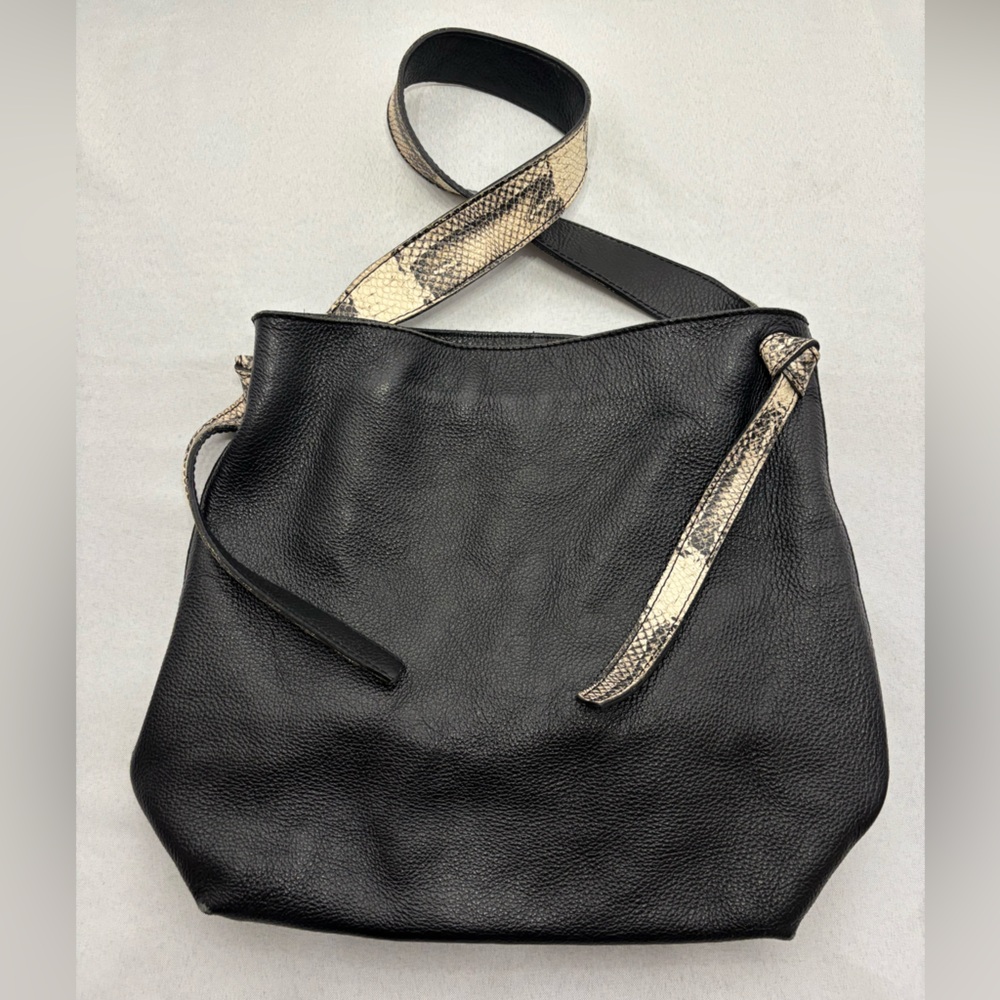 Dimoni Black Pebbled Leather W/ Snakeskin Long Strap Zip Close Handbag Spain